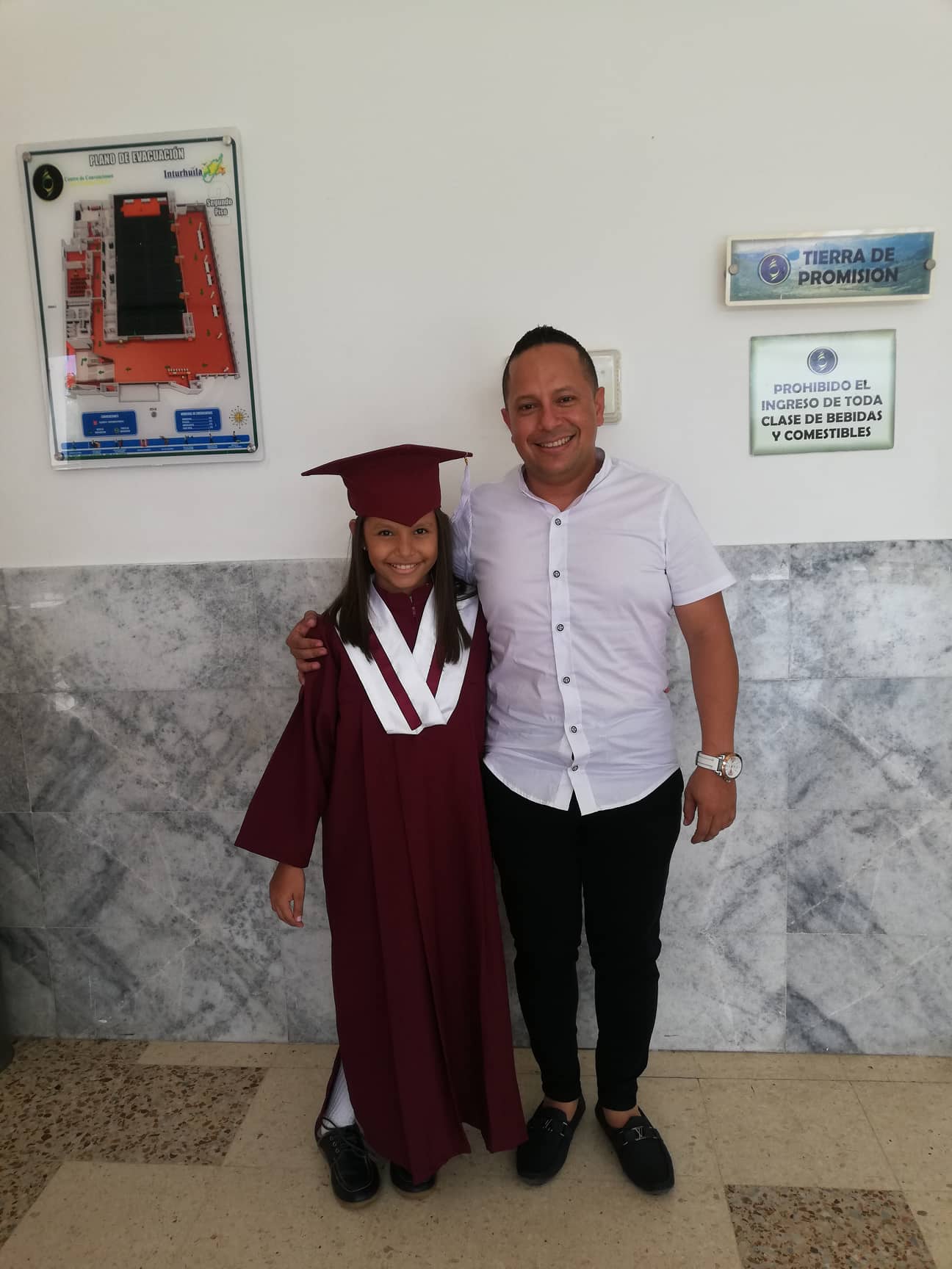 Laura Sofía Álvarez junto a su padre, Oscar Álvarez.